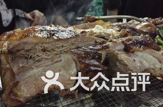 济南新闻爆料烤羊腿,美食诱惑引众人排队品尝 第1张 济南新闻爆料烤羊腿,美食诱惑引众人排队品尝 第1张